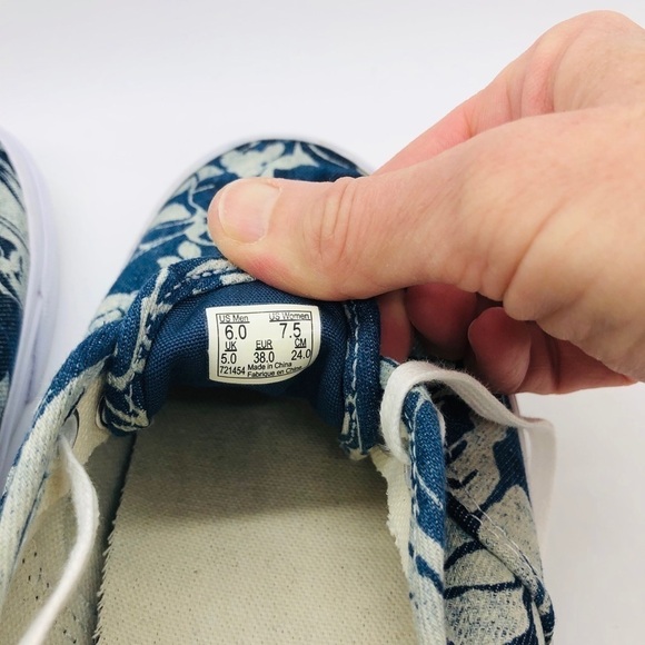 VANS OFF THE WALL - UNISEX FLORAL DENIM SNEAKERS - Picture 7 of 12